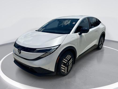 Everest White Pearl Tricoat 2026 Nissan Leaf SV+