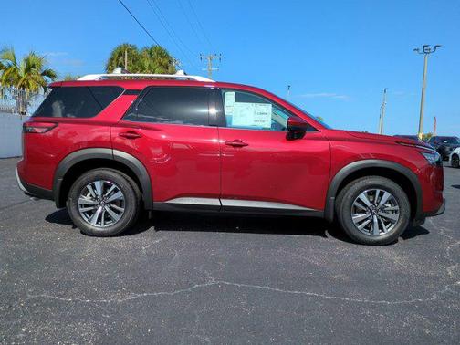 2025 Nissan Pathfinder SL FWD