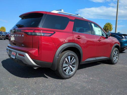 2025 Nissan Pathfinder SL FWD