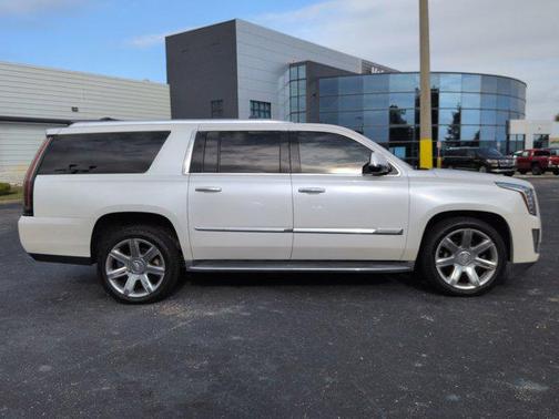 2016 Cadillac Escalade ESV Luxury