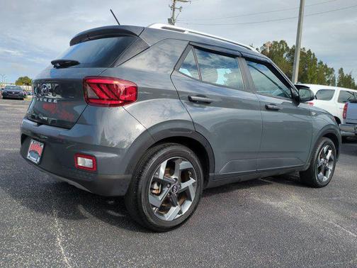 2024 Hyundai VENUE SEL