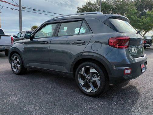 2024 Hyundai VENUE SEL