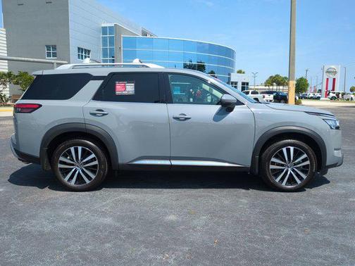 2024 Nissan Pathfinder Platinum FWD
