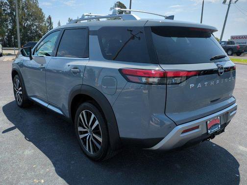 2024 Nissan Pathfinder Platinum FWD