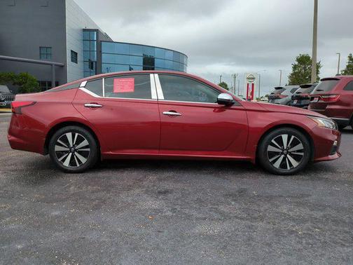 Scarlet Ember Tintcoat 2021 Nissan Altima 2.5 SV