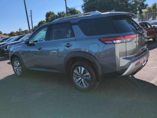 2025 Nissan Pathfinder SL FWD