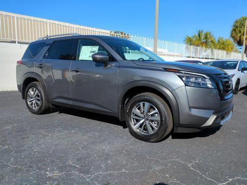 2025 Nissan Pathfinder SL FWD
