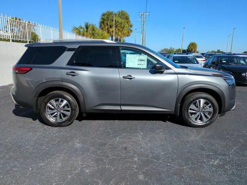 2025 Nissan Pathfinder SL FWD