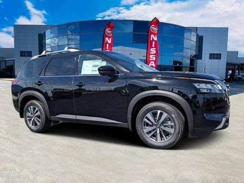 2025 Nissan Pathfinder SL FWD