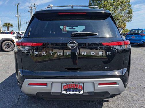 2025 Nissan Pathfinder SL FWD