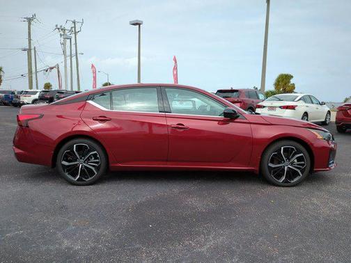 2025 Nissan Altima SR FWD