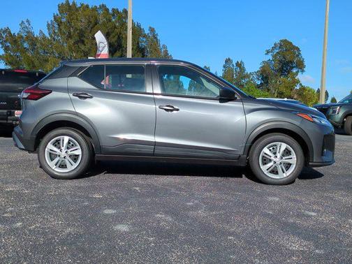 2025 Nissan Kicks S