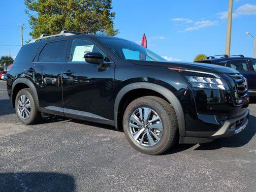 2025 Nissan Pathfinder SL FWD