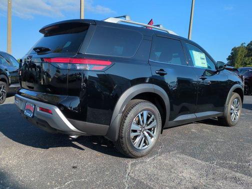 2025 Nissan Pathfinder SL FWD