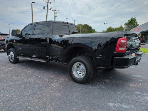 2024 RAM 3500 Laramie Crew Cab 4x4 8' Box