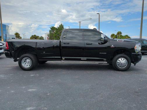 2024 RAM 3500 Laramie Crew Cab 4x4 8' Box