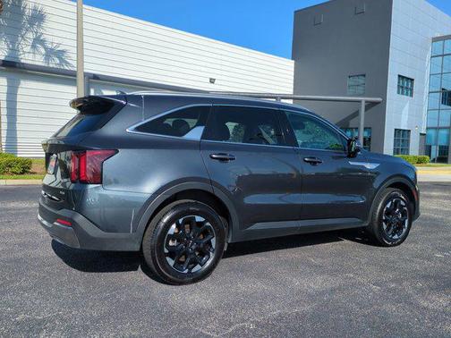Gravity Grey 2024 Kia Sorento S