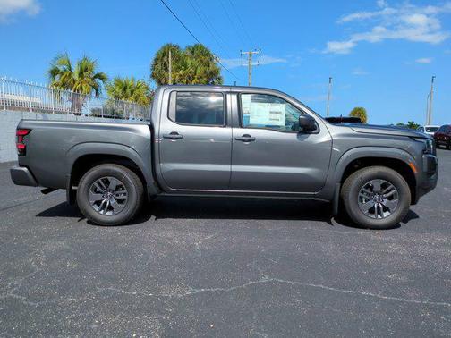 2025 Nissan Frontier SV