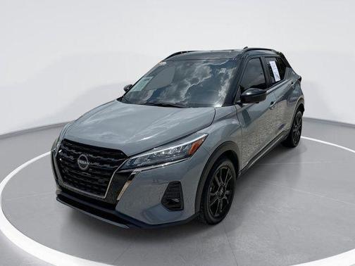 Gray/Super Black 2024 Nissan Kicks SR
