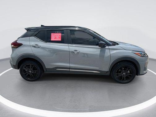 Gray/Super Black 2024 Nissan Kicks SR