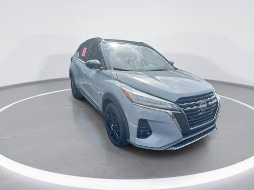 Gray/Super Black 2024 Nissan Kicks SR