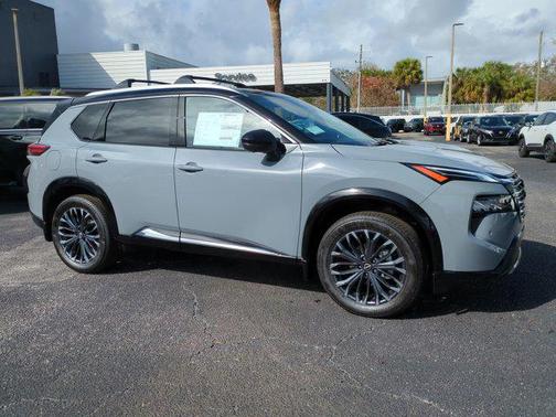 Boulder Gray Pearl/Super Black 2026 Nissan Rogue Platinum