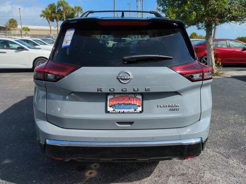 Boulder Gray Pearl/Super Black 2026 Nissan Rogue Platinum