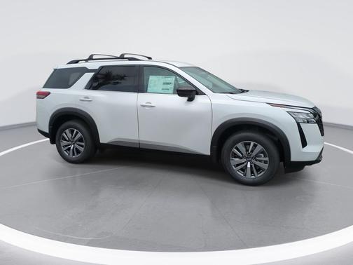 Everest White Pearl Tricoat 2026 Nissan Pathfinder SL