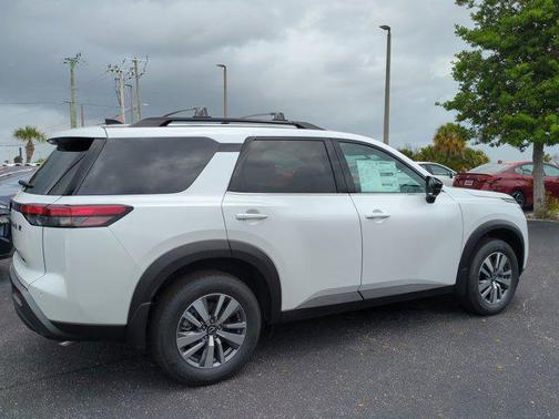 Everest White Pearl Tricoat 2026 Nissan Pathfinder SL