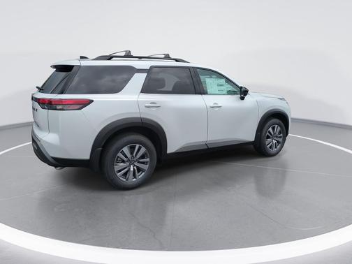 Everest White Pearl Tricoat 2026 Nissan Pathfinder SL