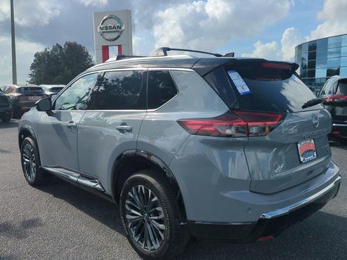 Boulder Gray Pearl/Super Black 2026 Nissan Rogue Platinum
