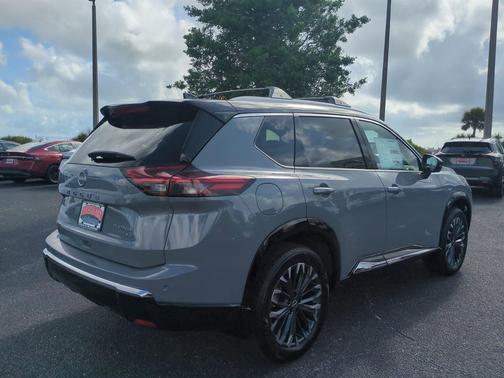 Boulder Gray Pearl/Super Black 2026 Nissan Rogue Platinum