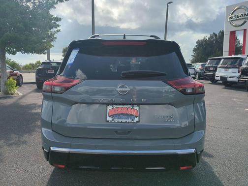 Boulder Gray Pearl/Super Black 2026 Nissan Rogue Platinum