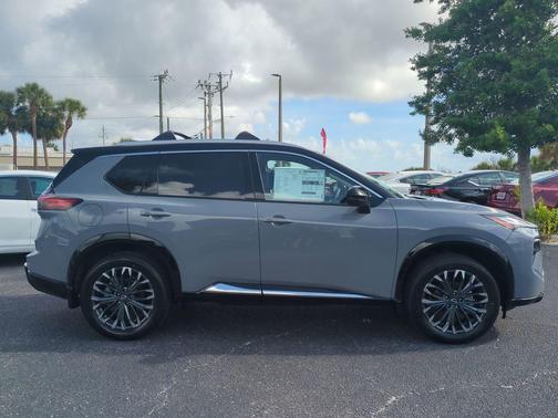Boulder Gray Pearl/Super Black 2026 Nissan Rogue Platinum