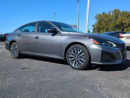 2025 Nissan Altima SV FWD