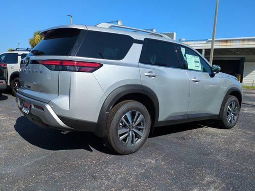 2025 Nissan Pathfinder SL FWD