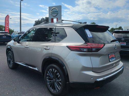 Champagne Silver Metallic/Super Black 2026 Nissan Rogue Platinum