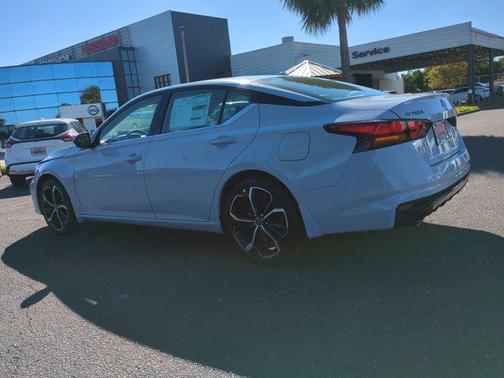 2025 Nissan Altima SR FWD