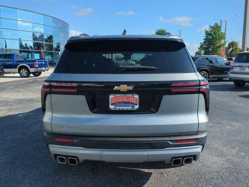 Sterling Gray Metallic 2026 Chevrolet Traverse LT