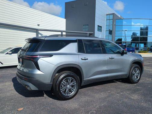 Sterling Gray Metallic 2026 Chevrolet Traverse LT