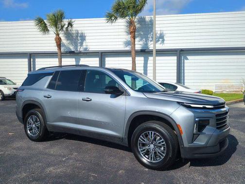 Sterling Gray Metallic 2026 Chevrolet Traverse LT
