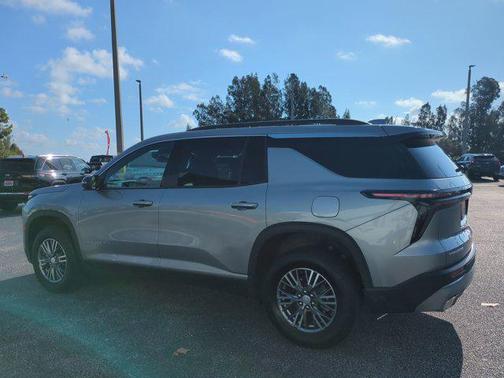 Sterling Gray Metallic 2026 Chevrolet Traverse LT