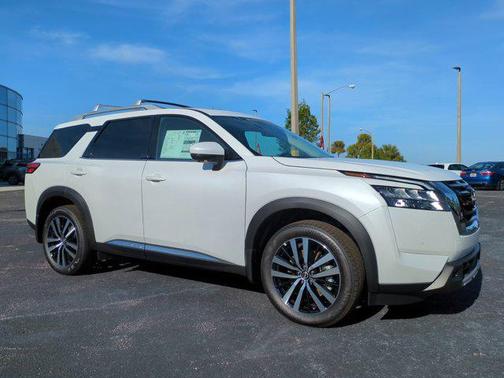 2025 Nissan Pathfinder Platinum FWD