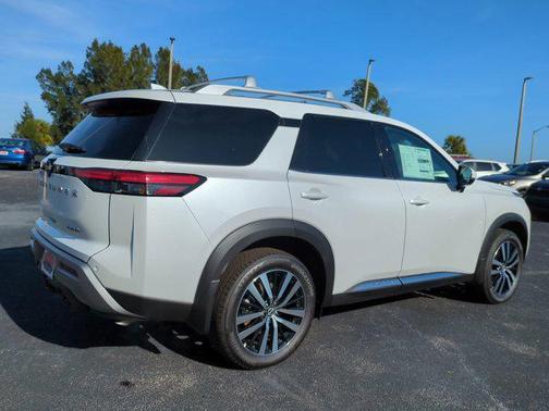 2025 Nissan Pathfinder Platinum FWD