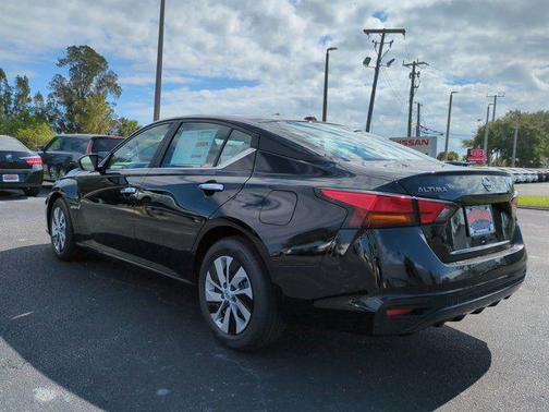 2025 Nissan Altima S FWD