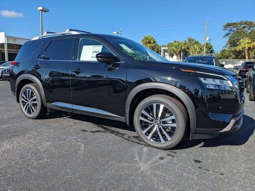 2025 Nissan Pathfinder Platinum FWD