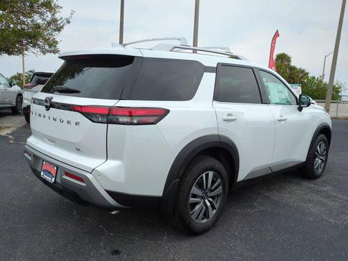 2025 Nissan Pathfinder SL FWD