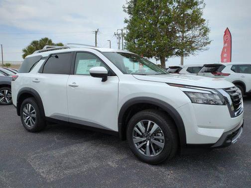 2025 Nissan Pathfinder SL FWD