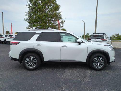 2025 Nissan Pathfinder SL FWD