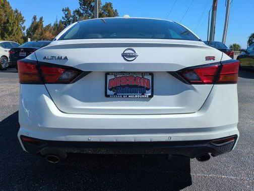 Glacier White 2024 Nissan Altima SR FWD